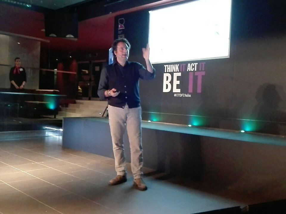 In chiusura...#Innovazione non è #KnowledgeManagement ma al contrario #UnknowledgeManagement ovvero la capacità di un'azienda di gestire cosa ancora non conosce. Grazie a @IvanZenAttitude per il suo bellissimo intervento! #ITDFItalia <a href="/RichmondItalia/">Richmond Italia</a>