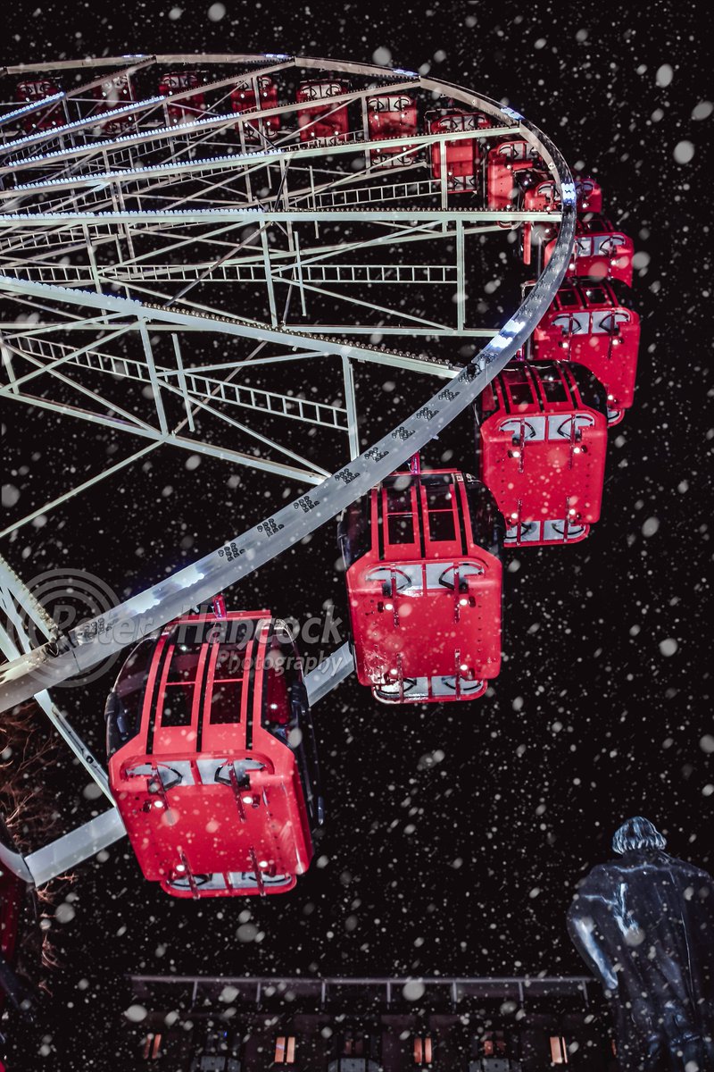 petephotographs's tweet photo. Looking forward to visiting the Christmas Markets in #Edinburgh once again this year! @Edxmas #EdinburghChristmas #Festivemarkets #Seasonsgreetings https://t.co/Otq2SIzzCB