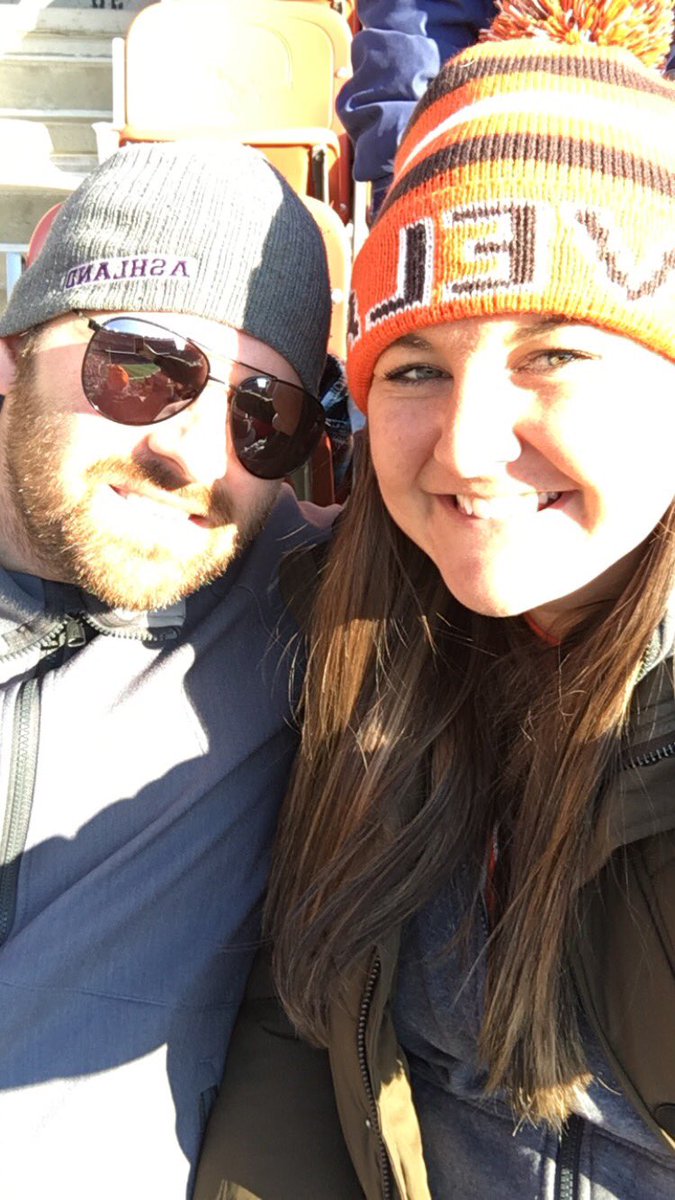 CoachJ_PAC's tweet photo. Here we go brownies here we go....woof woof!!! 🖤🖤 let go Browns!!!  @ClevelandBrowns 
.
.
.
#shakeandbake #BAKERMAYFIELD #jarvis #milesgarrett #cleveland #mycity https://t.co/2ewHEkGsaI