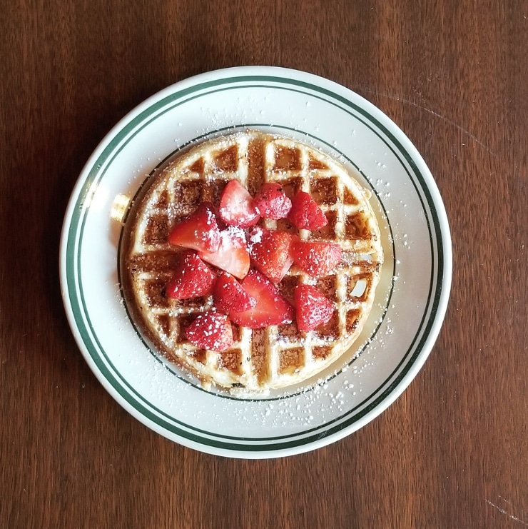 Who loves waffles??? 😍
We serve brunch 11am-3pm every Saturday and Sunday! We may or may not have the best Bloody Mary and Mimosa bars in town. Come find out! 🙌🏼