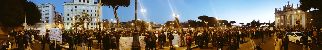 Dunque tutta la #STAMPALIBERA dice che i 40.000 #sitav di ieri a Torino 'lanciano un chiaro segnale al governo'... 
E i 100.000 sempre di ieri a Roma che segnale lanciano?...
Censurati e oscurati da tutti