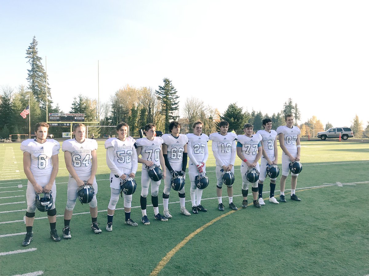 Chefcurtis2017's tweet photo. This year was a great year filled with awesome memories I love all you guys and I’m gonna miss you next year. Thanks for the great season we had it’s meant more than ever to play next to you one last time. #tallreceiversaregood #lovemyseniorbrothers https://t.co/lp2g8R3HxZ