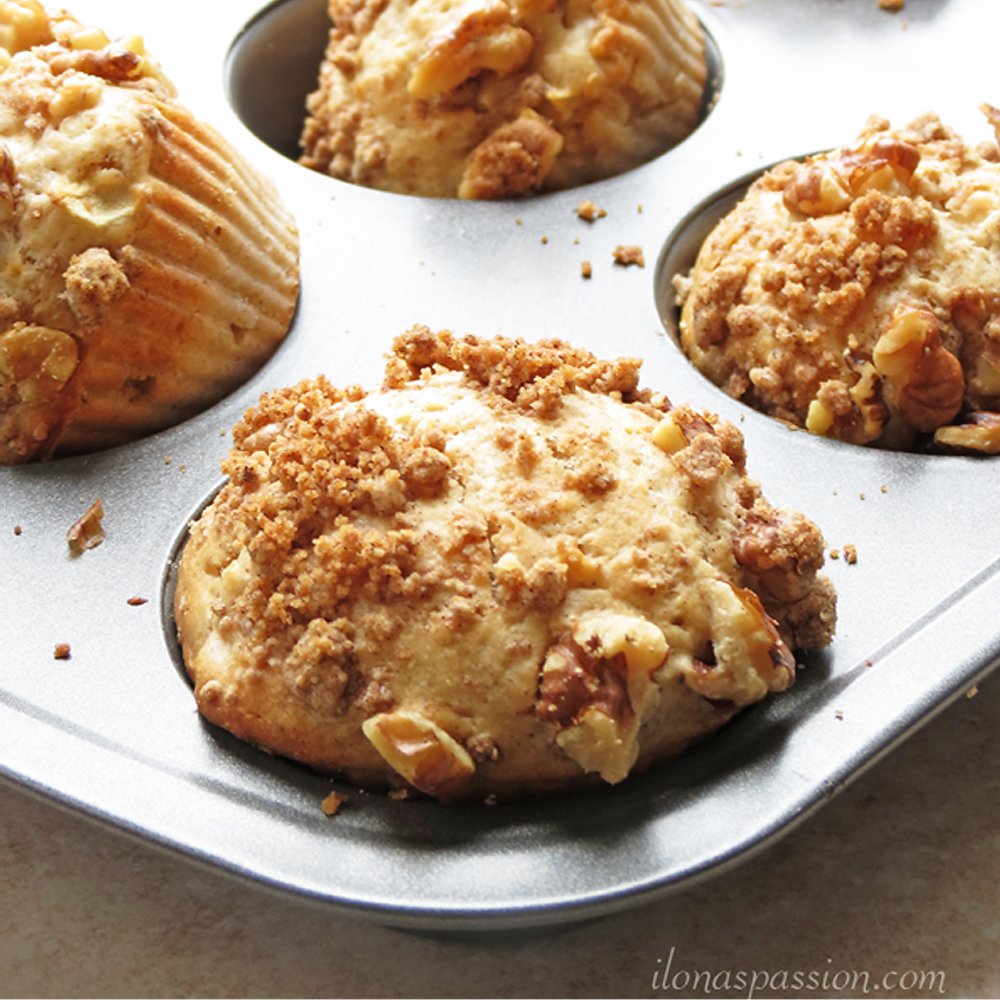I just made these apple crumble muffins in the morning and I wasn’t sure how will they taste. But they are great! RECIPE--> wp.me/p4iFqe-1eZ #ONappleAday