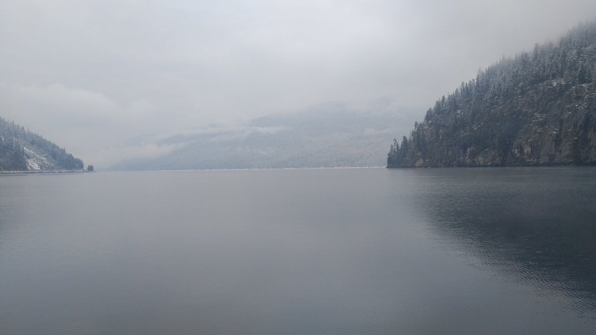 PetePothier's tweet photo. Gone fishin this morning to think and remember all those who died fighting for this country, so please don't fill it with people just because it's still good and empty here...people fought for this country, died for it, remember that https://t.co/gcdt3hv1mM