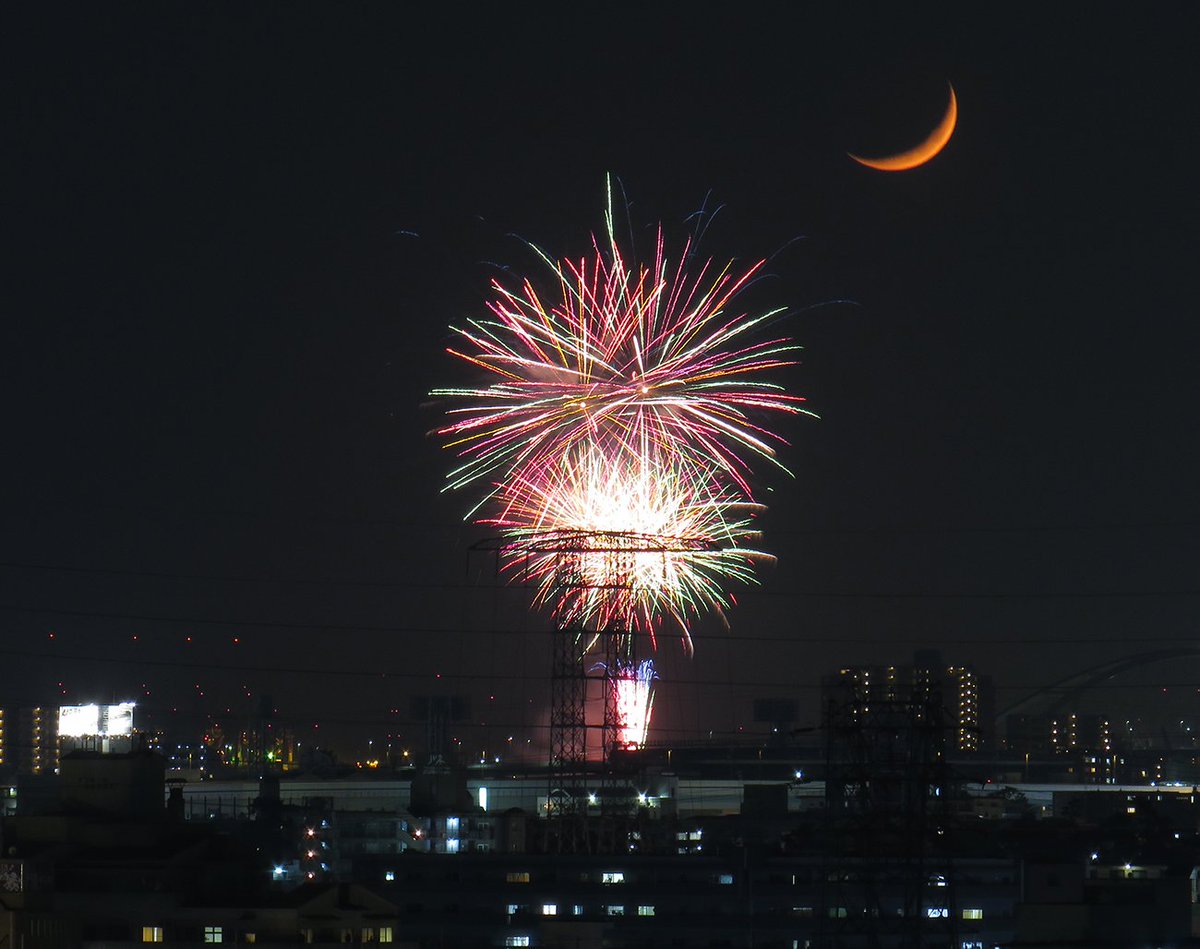 ベランダから定点観測 自宅ベランダから西宮花火と三日月 西宮花火大会 西宮花火 ベランダから定点観測 自宅ベランダから西宮花火と三日月 西宮花火大会 西宮花火