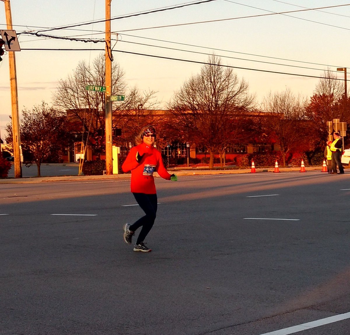 MichelleSvec's tweet photo. Grateful to be able to run #HonorRunHalf Grateful to our brave US veterans #VeteransDay Grateful to Andrew for being my relay partner! Thank you to @StElizabethNKY for sponsoring! https://t.co/H414cjMWBM