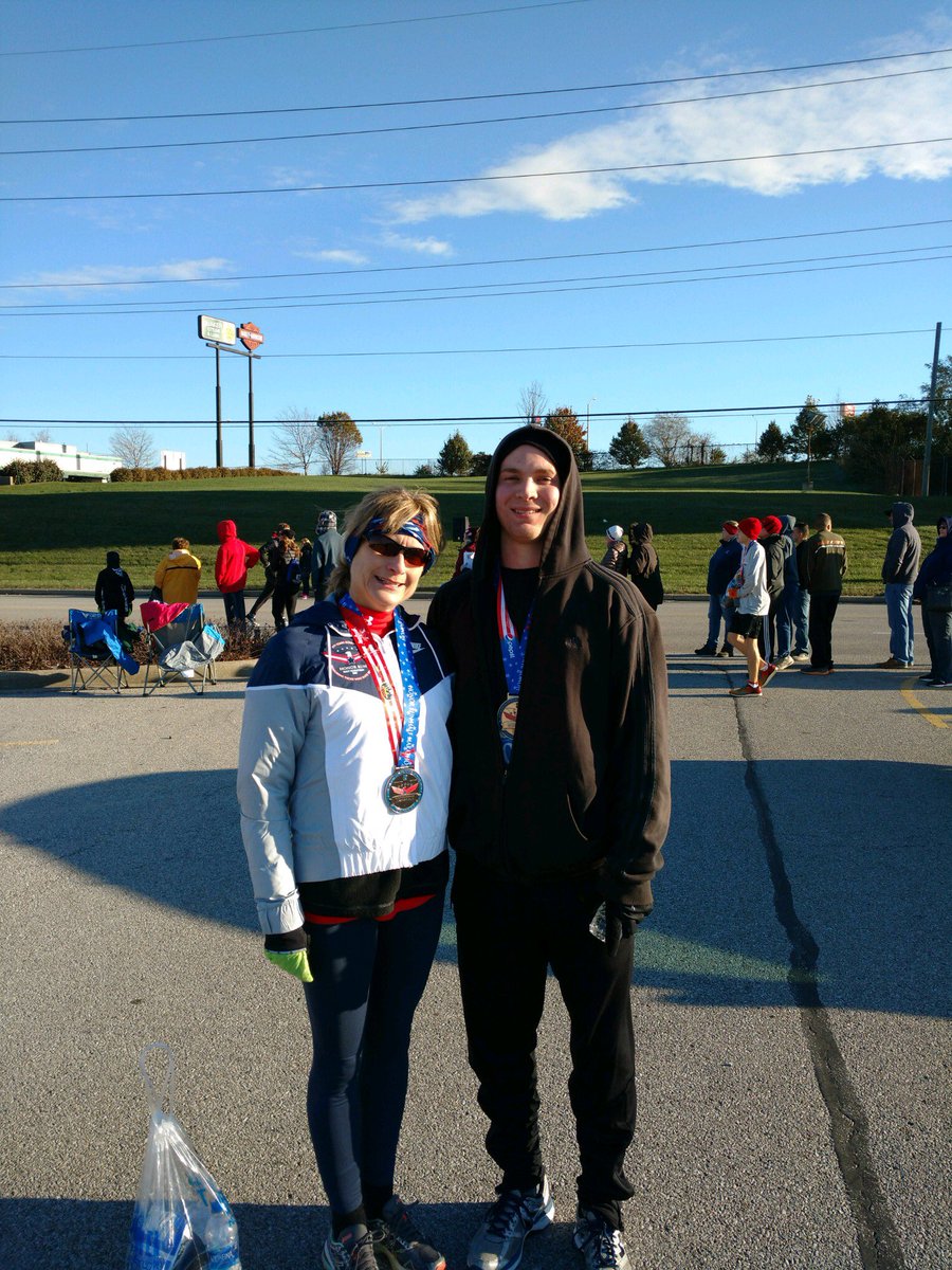 MichelleSvec's tweet photo. Grateful to be able to run #HonorRunHalf Grateful to our brave US veterans #VeteransDay Grateful to Andrew for being my relay partner! Thank you to @StElizabethNKY for sponsoring! https://t.co/H414cjMWBM