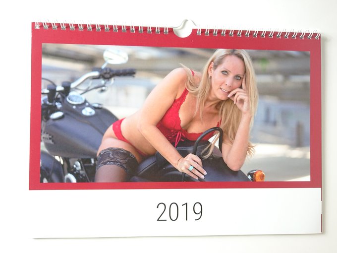 Mein Kalender 2019 ist da  https://t.co/Lt3DM3Y7aA   #like #rt #retweet @AnnabelMassinas  @_AnnabelMassina<a href="/tag/like"class="tags"><span>#like</span></a><a href="/tag/rt"class="tags"><span>#rt</span></a><a href="/tag/retweet"class="tags"><span>#retweet</span></a><a href="/tag/kalender"class="tags"><span>#kalender</span></a><a href="/tag/fanshop"class="tags"><span>#fanshop</span></a><a href="/tag/annabelmassina"class="tags"><span>#annabelmassina</span></a>