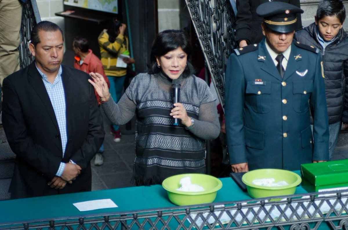 AytoTlaxcala's tweet photo. Encabeza alcaldesa Anabell Ávalos sorteo del Servicio Militar Nacional en la capital; fueron sorteadas 306 bolas negras y 130 blancas para elegir a las personas que deberán cumplir con este servicio a la nación. https://t.co/LRGVxPsRXD
#Tlaxcala #TrabajandoParaTuBien #SorteoSMN https://t.co/Gtztxq4ucU