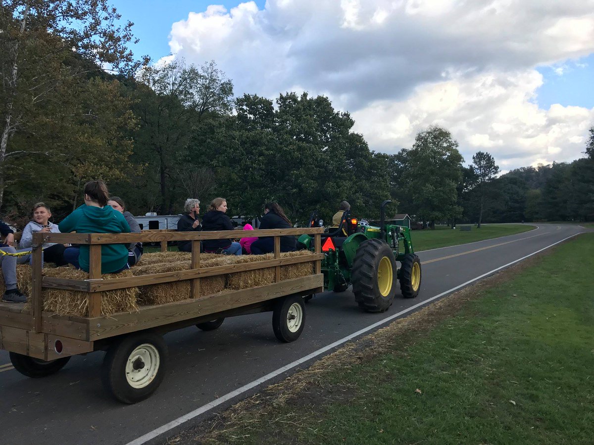 ohiodnr's tweet photo. What are your favorite fall outdoor activities in Ohio? #exploreohio #FallidaysInOhio #OhioFall18 https://t.co/Oc86SDIbXe