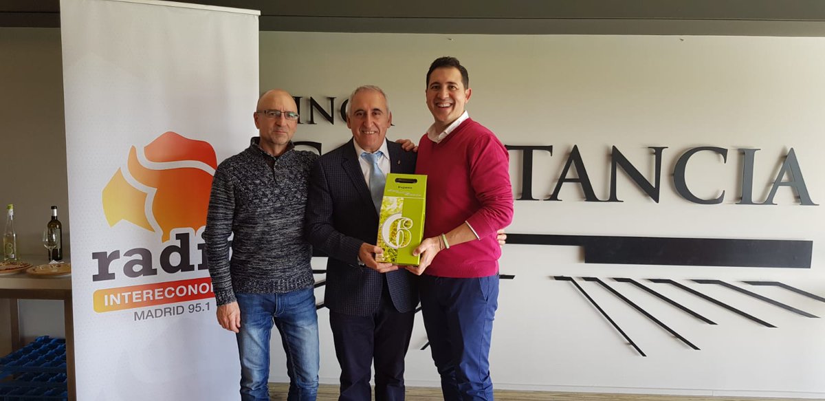 amosdecasa's tweet photo. Un #vino para cada persona #BeatrizPaniagua y #Carlosrodriguez @FincaConstancia @Gonzalez_Byass seleccionan para D. @adolfotoledo @GrupoAdolfo un vino que acompañe sus excelentes #mazapanes #vino #Fragantia fresco, con aguja y un aroma especial #pedrocaballero @rintereconomia https://t.co/leAXxk1WBD