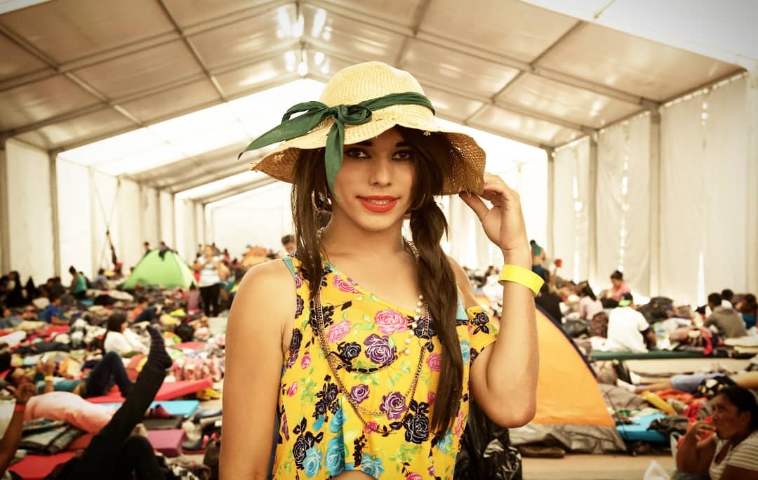 Nati, 16 años, campamento CDMX. Salió de Honduras escapando d la discriminación que sufre la comunidad trans. Camina orgullosa entre decenas de chiflidos "Ha sido un viaje duro, en la caravana seguimos sufriendo de lo mismo que venimos escapando" #migrantcaravan #caravanamigrante