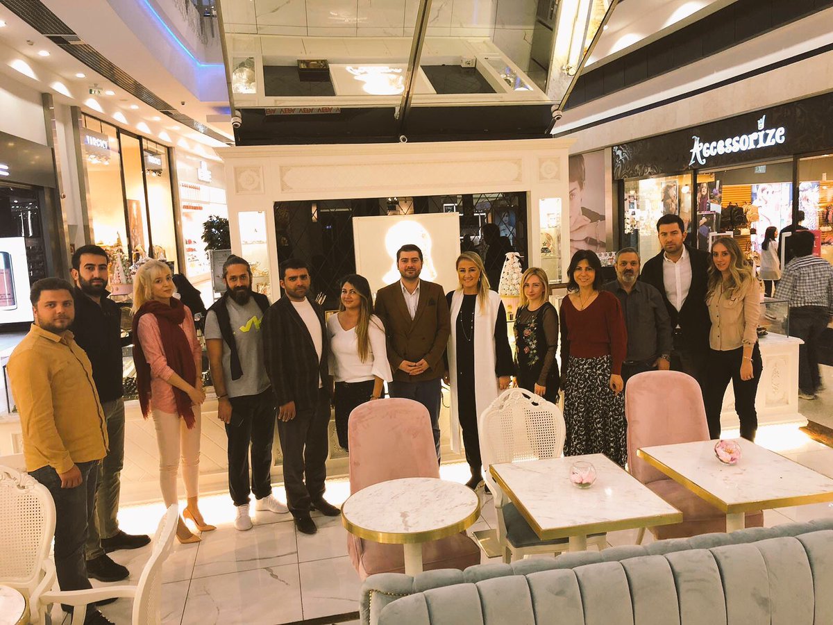 UGİSAD olarak Panora AVM’de Yönetim Kurulu Üyemiz Serhat ÖZALP Bey ve İÇGİAF Başkanı,TÜGİK Başkanvekili Fatma SEMİZ Hanım’ın kurmuş olduğu #fatima1932byfamuse adlı mekanını ziyaret ettik. Fatma SEMİZ Hanım’ın da katıldığı programımızda işbirliği ve üye faaliyetlerini görüştük.