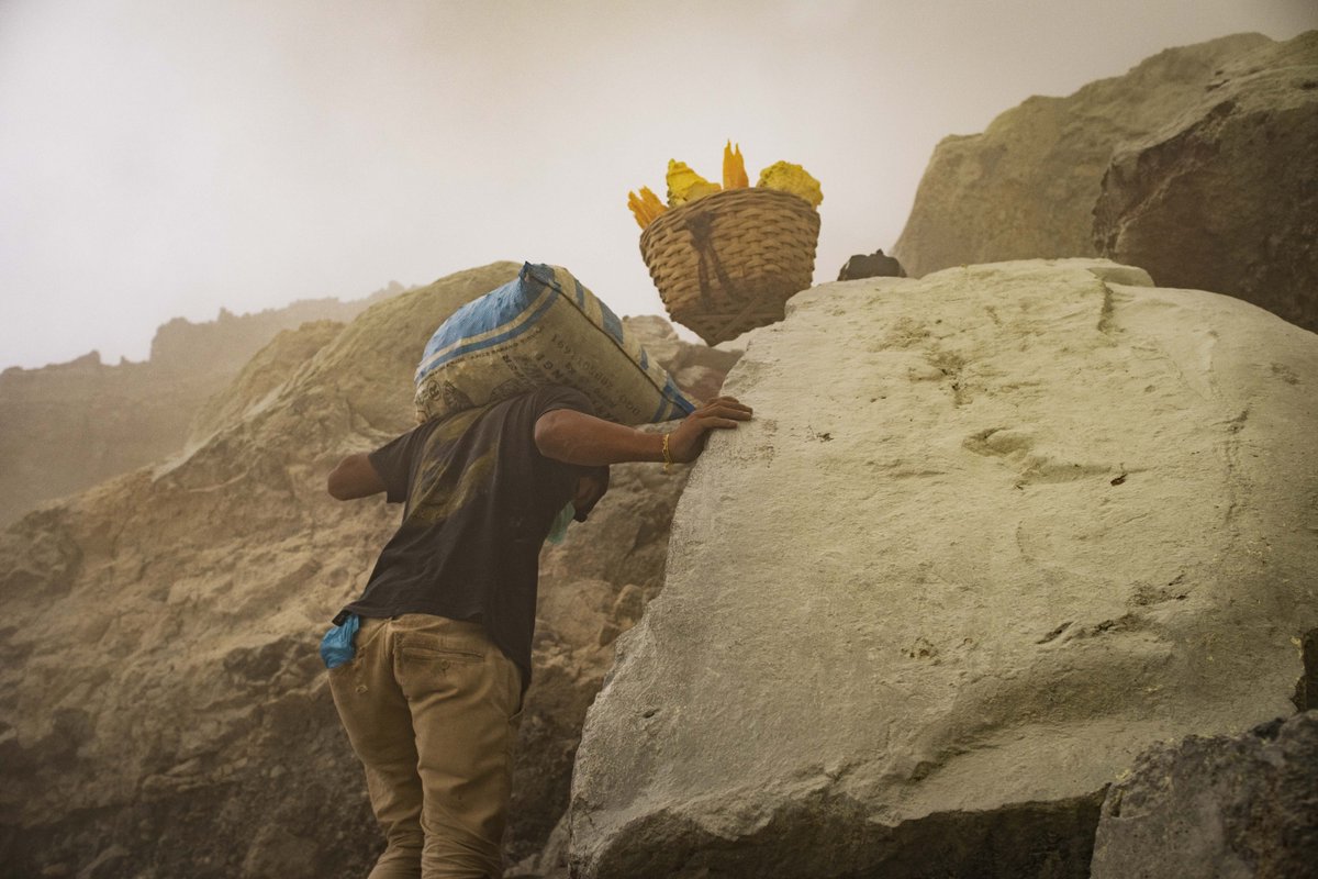 The Climb - Indonesia 

The Street Hub: streetbounty.com 

#StreetPhotography #Photography #Ijen #Indonesia