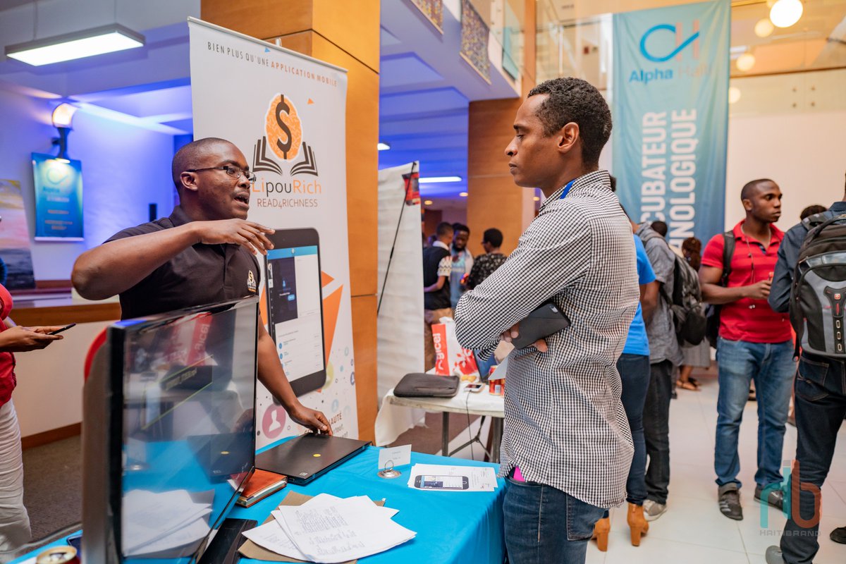 banjHT's tweet photo. Lancement de #DEVEXPO - Première exposition Tech - Made in Haiti! Une cérémonie qui a rassemblé plus de 200 devs et 100 invités du secteur privé, public et universitaire. #DEVCPAP https://t.co/kcC4f8Ecxa