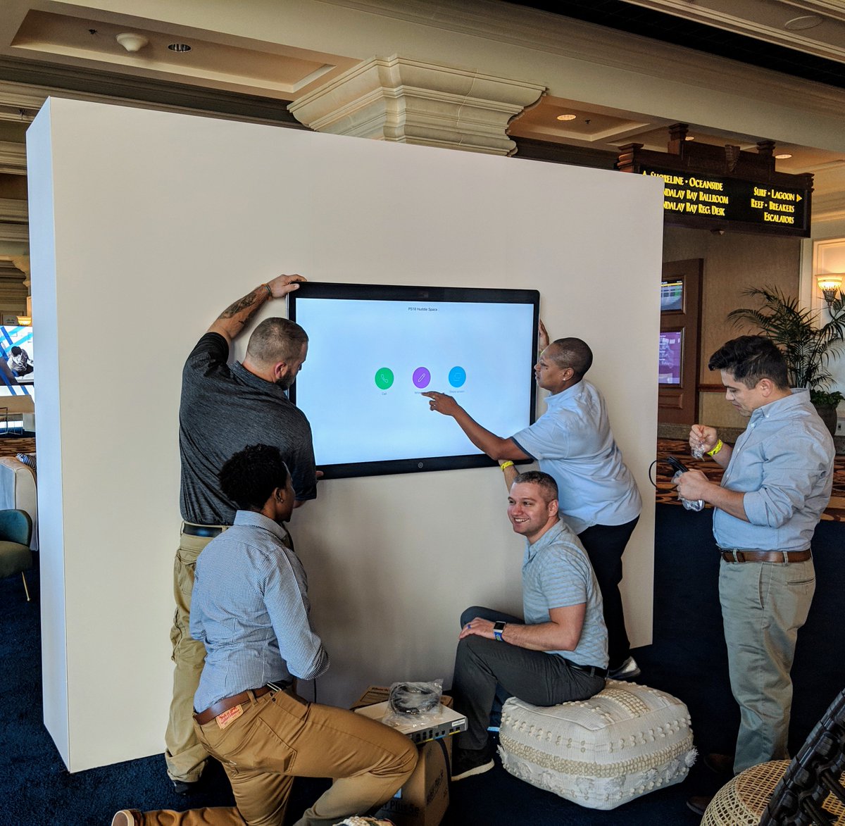 melindarhall's tweet photo. This week we invited 5 US veterans to participate in a #NetAcadDreamTeam to set up #CiscoPS18. Here you can find them learning about #WebExTeams. On this #VeteransDay we #ThankYouForYourService, and our partner @ThinkRed for making this opportunity possible! #TalentBridge4Vets https://t.co/7bV16ta4xs