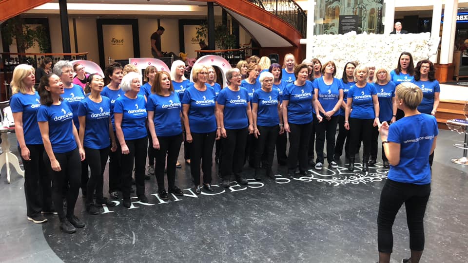 danceSing4's tweet image. We're heading into week 4 of our Winter term already! 
Why not come along to our BIG SING sessions for the remaining few weeks of this term. Meet new people and have fun. The sessions run 7.30-9pm Mondays at Bridge of Allan &amp;amp; Wednesdays at High School of Glasgow. See you there!