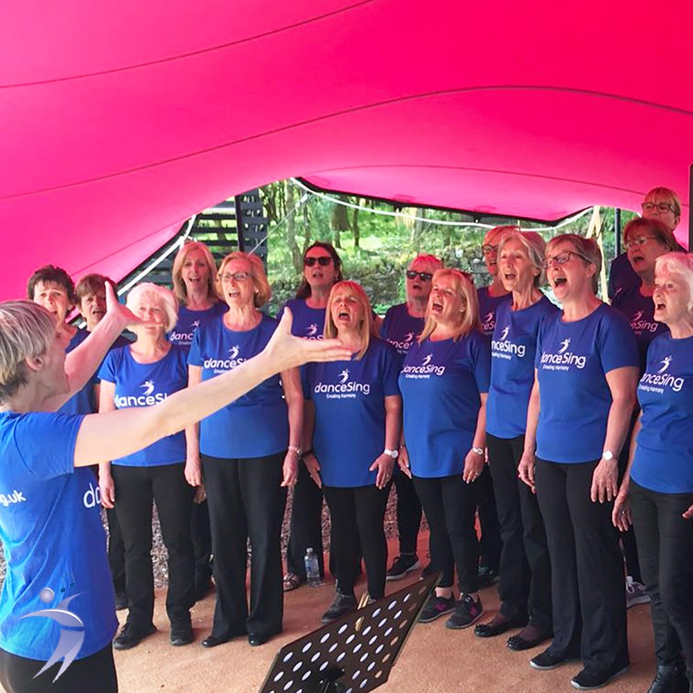 danceSing4's tweet image. We're heading into week 4 of our Winter term already! 
Why not come along to our BIG SING sessions for the remaining few weeks of this term. Meet new people and have fun. The sessions run 7.30-9pm Mondays at Bridge of Allan &amp;amp; Wednesdays at High School of Glasgow. See you there!