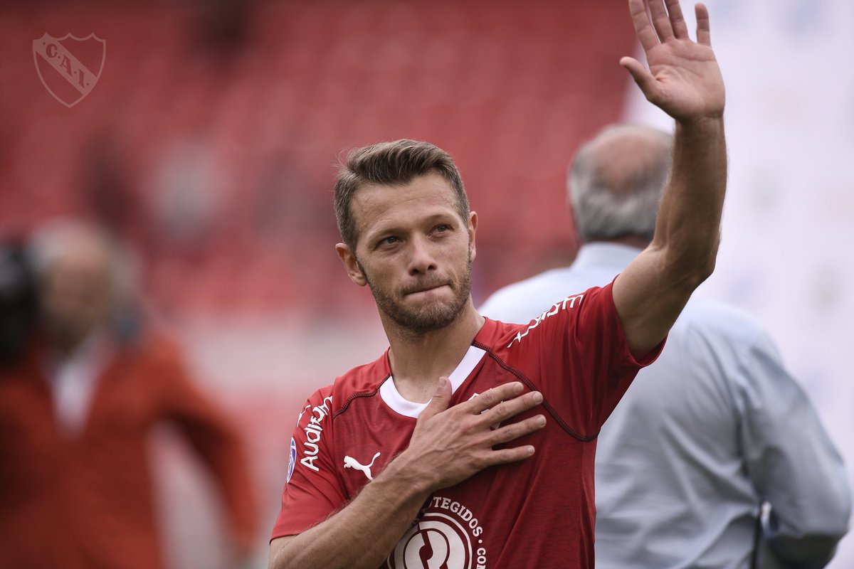 ¡DOO-MIIIIIIN-GO! - ¡DOO-MIIIIIIN-GO!

El lugar más lindo del mundo ovacionó de pie a su número 5.

#TodoRojo 🔴