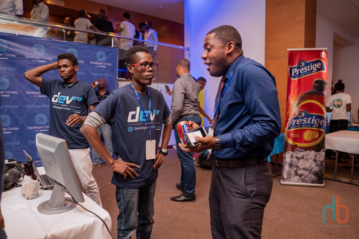 banjHT's tweet photo. Lancement de #DEVEXPO - Première exposition Tech - Made in Haiti! Une cérémonie qui a rassemblé plus de 200 devs et 100 invités VIP du secteur privé, public et universitaire. #DEVCPAP https://t.co/iyl7QMBveW