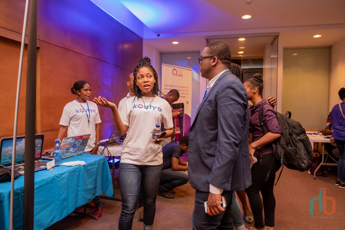 banjHT's tweet photo. Lancement de #DEVEXPO - Première exposition Tech - Made in Haiti! Une cérémonie qui a rassemblé plus de 200 devs et 100 invités VIP du secteur privé, public et universitaire. #DEVCPAP https://t.co/iyl7QMBveW