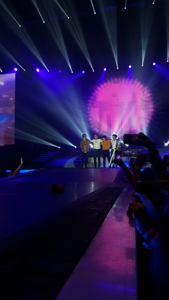 itsmestuartx's tweet image. Please pick me for #London it’s my home show, my card was declined so I lost my tickets. Fun fact is the millennium dome (the O2) is the largest structure of its kind &amp;amp; it’s big enough to fit the Great Pyramids of Giza under the roof #VampsTourUk2019 @TheVampsband @TheVampsJames