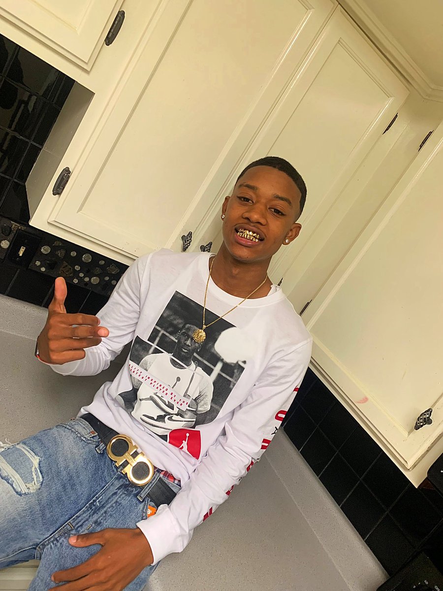 iam___mo's tweet image. I’m coming back to back with the drip like drake 💧💸 #myasu #FYHOCO