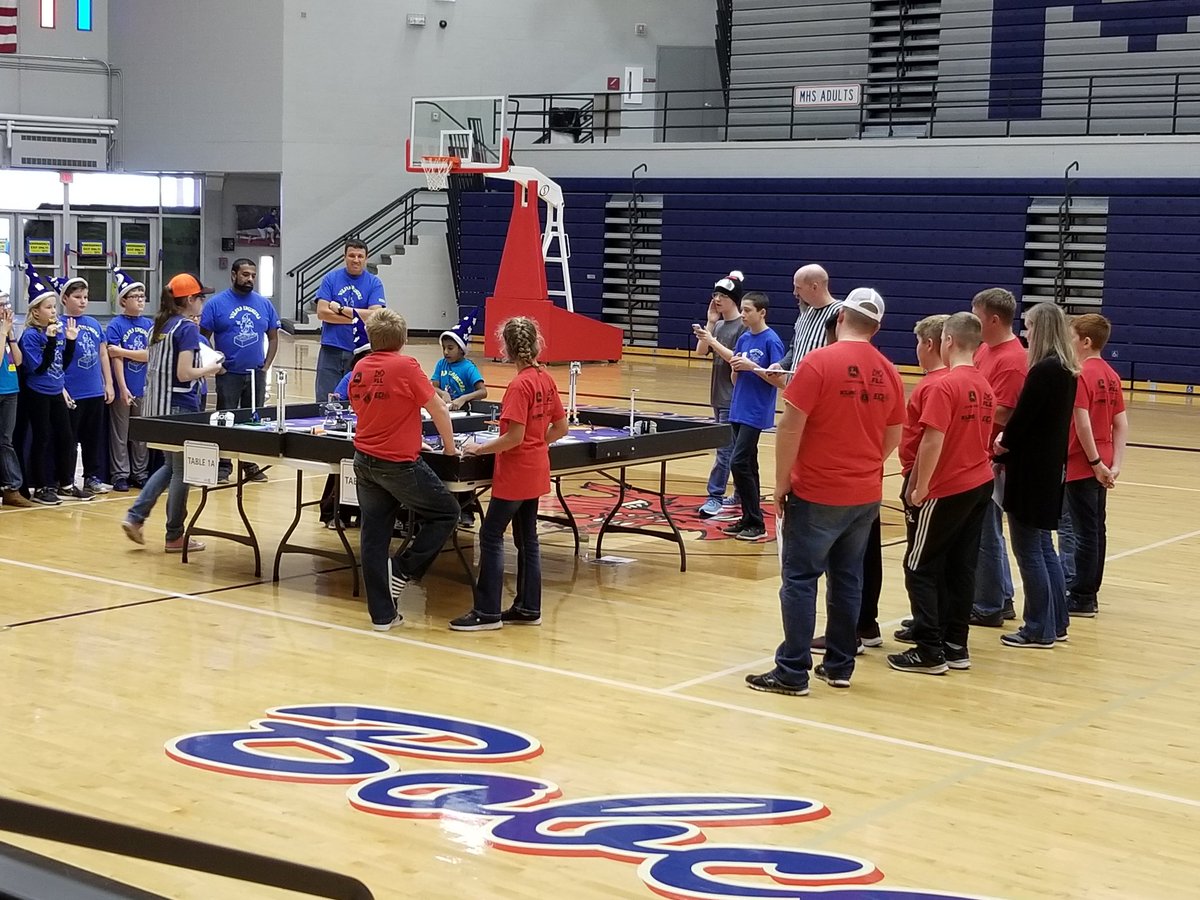 MarkAlbertsen's tweet photo. Robotics competition in Marshalltown! #teamknightriders #legoleague #umsproud https://t.co/uwuTeisBk0