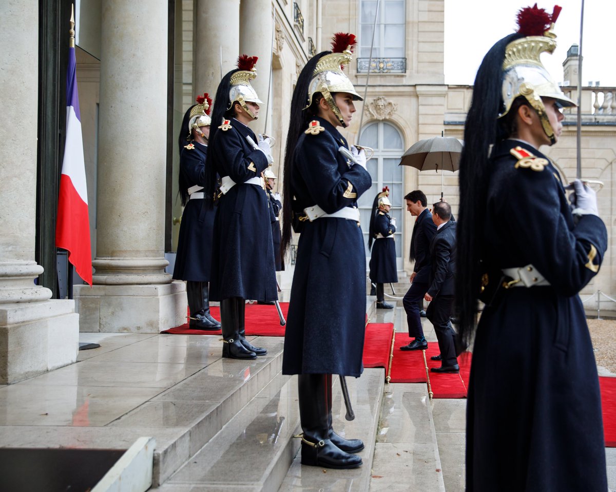 JustinTrudeau's tweet image. This morning in Paris, 100 years after the WWI Armistice, leaders from around the world came together to remember the fallen, and pay tribute to their sacrifice. Today, we commit to preserving their legacy of peace &amp;amp; freedom.