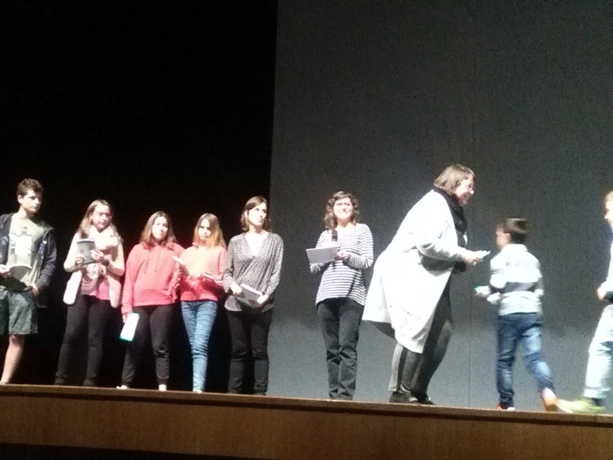 meritxellcoma's tweet photo. #trencantmurs #atencioaladiversitat #areaensenyamentajuntament #areacoopeacioajuntlagarriga #alcaldia #granprojecte #grantasca teatrealirzacioderelatsescritsperalumnes @meritxellbudo @JoanEsteban @JordiPubill @Montsello @travisprimer @jgrau73 @ajlagarriga https://t.co/IOqaW0ZW3N