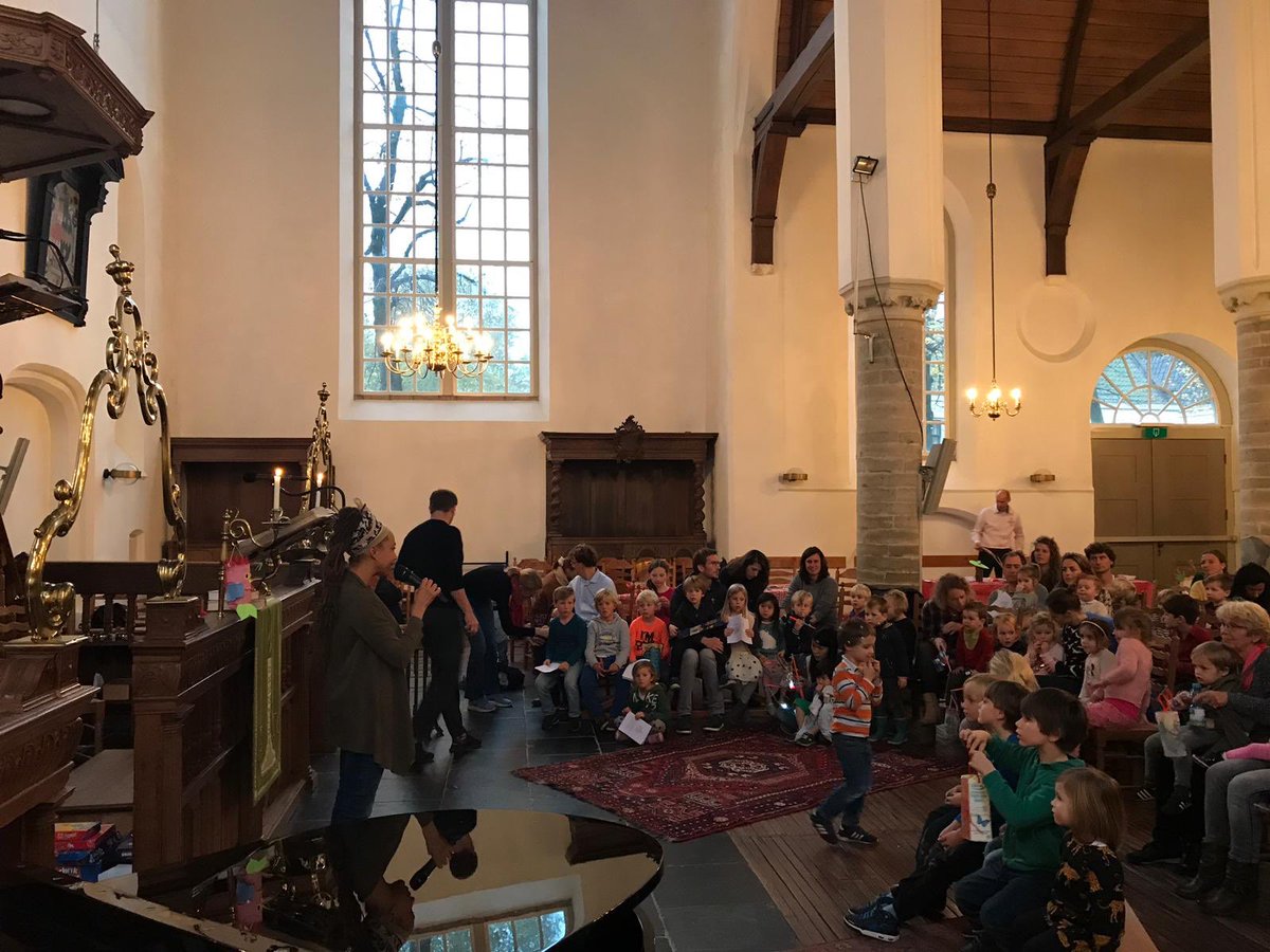 De Kliederkerk vierde vandaag #sintmaarten in <a href="/AbcoudeKerk/">Dorpskerk Abcoude</a> met ruim 100 kinderen en hun ouders, opa’s en ona’s
