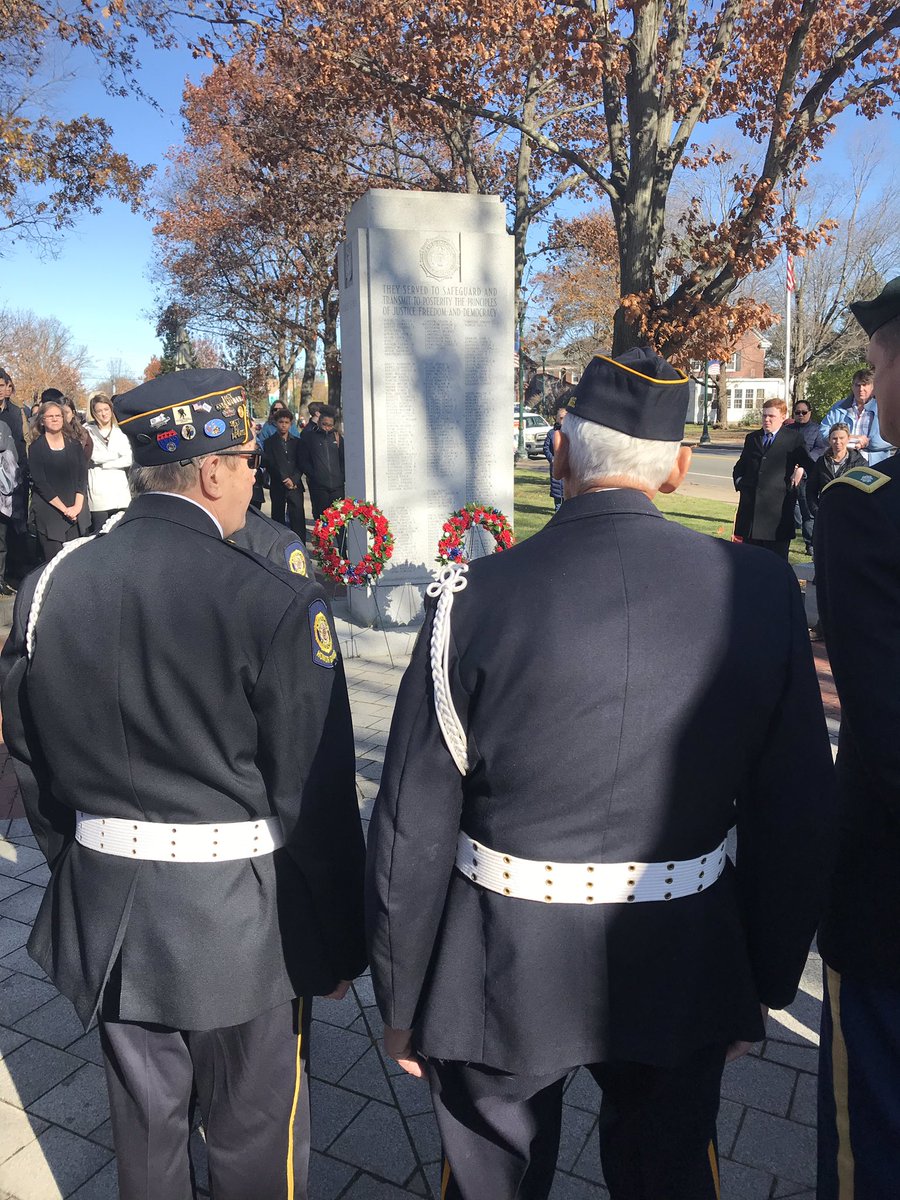 Braintree celebrates #Veteransday this morning with music, prayer, memorial wreaths, thanks, and pride.