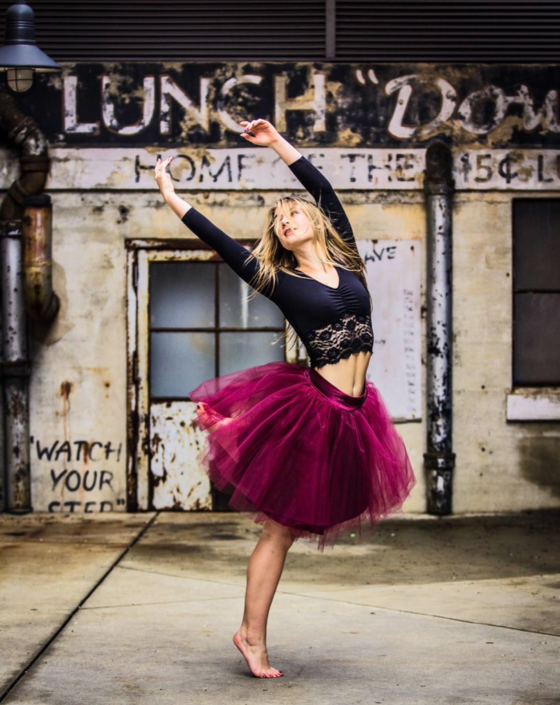 marilynhssod's tweet photo. Throw caution to the wind. If you want to dance, then dance. New Year-new you. Register this week for our NEW Mid Year Season, or our 3rd Annual New Year Dance Jam! “Be fearless in the pursuit of what sets your soul on 🔥.” #iamadancer #iamanartist #themagicawaits #hssod https://t.co/Q8yBmc9Ffu