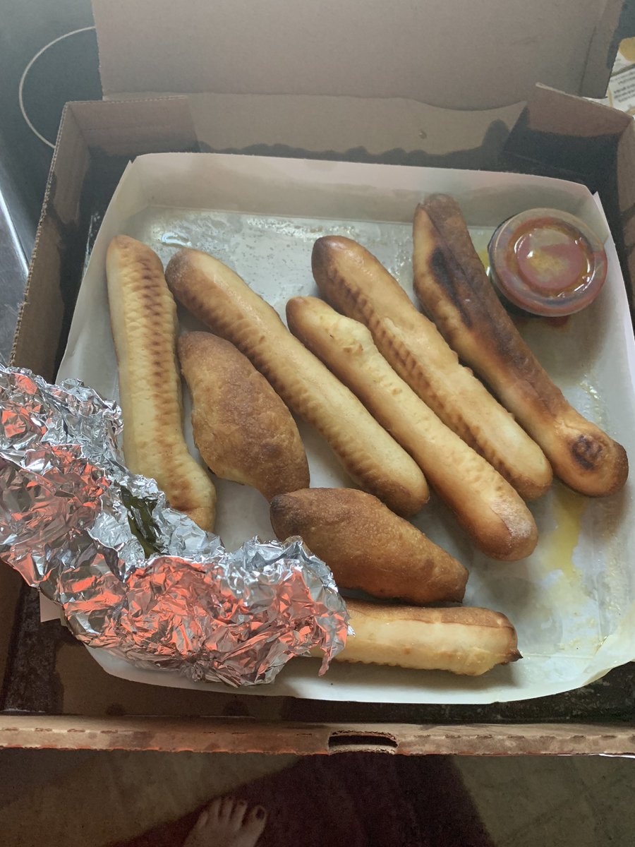 hctifiroc's tweet photo. @PapaJohns gotta love my garlic Parmesan breadsticks 🙄👎🏻😡 https://t.co/ENOC7fW5Z3
