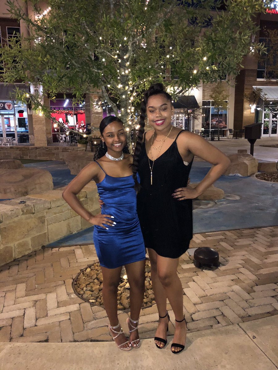 roshantii's tweet image. #hoco2k18 🤩!