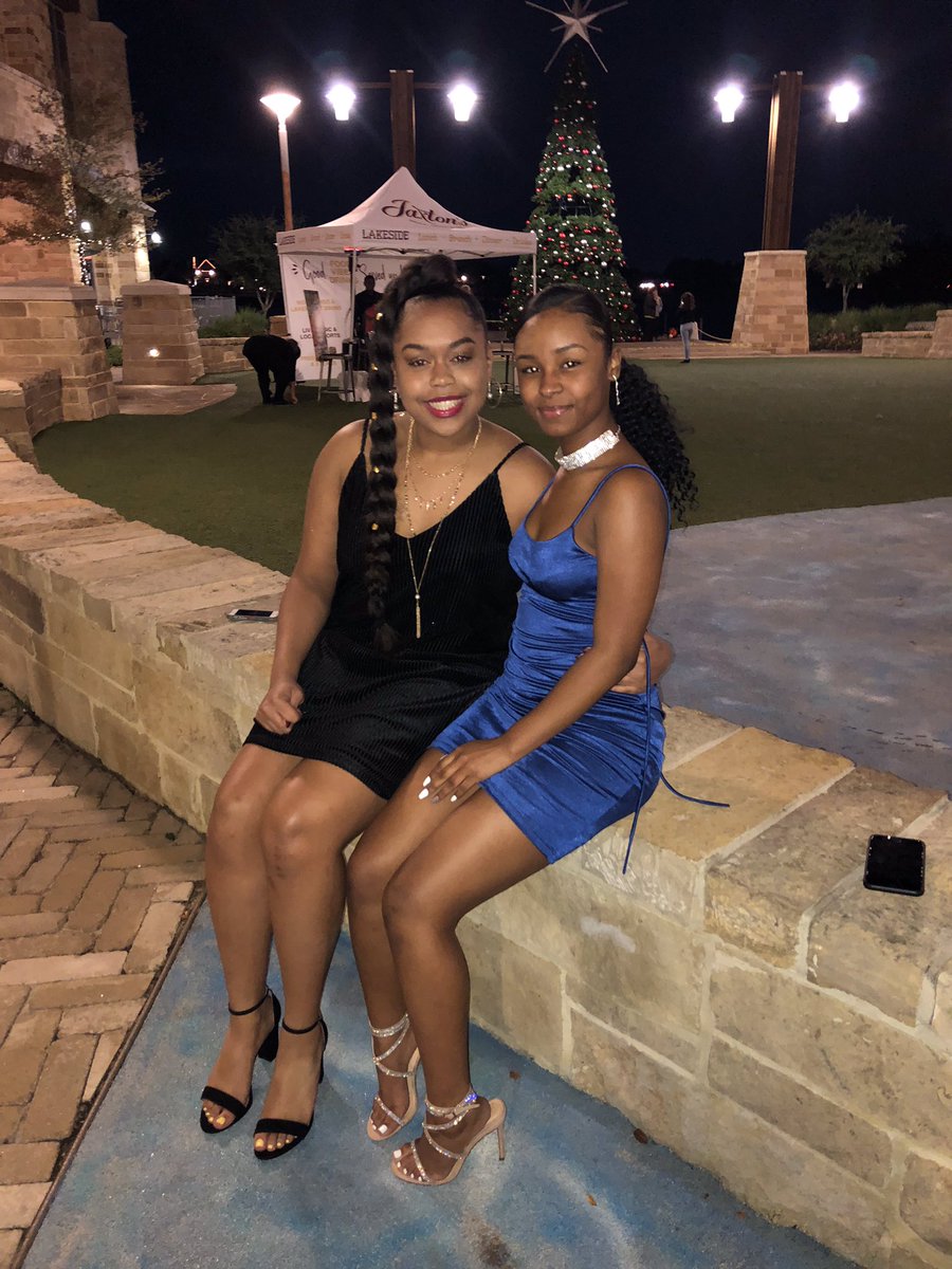 roshantii's tweet image. #hoco2k18 🤩!