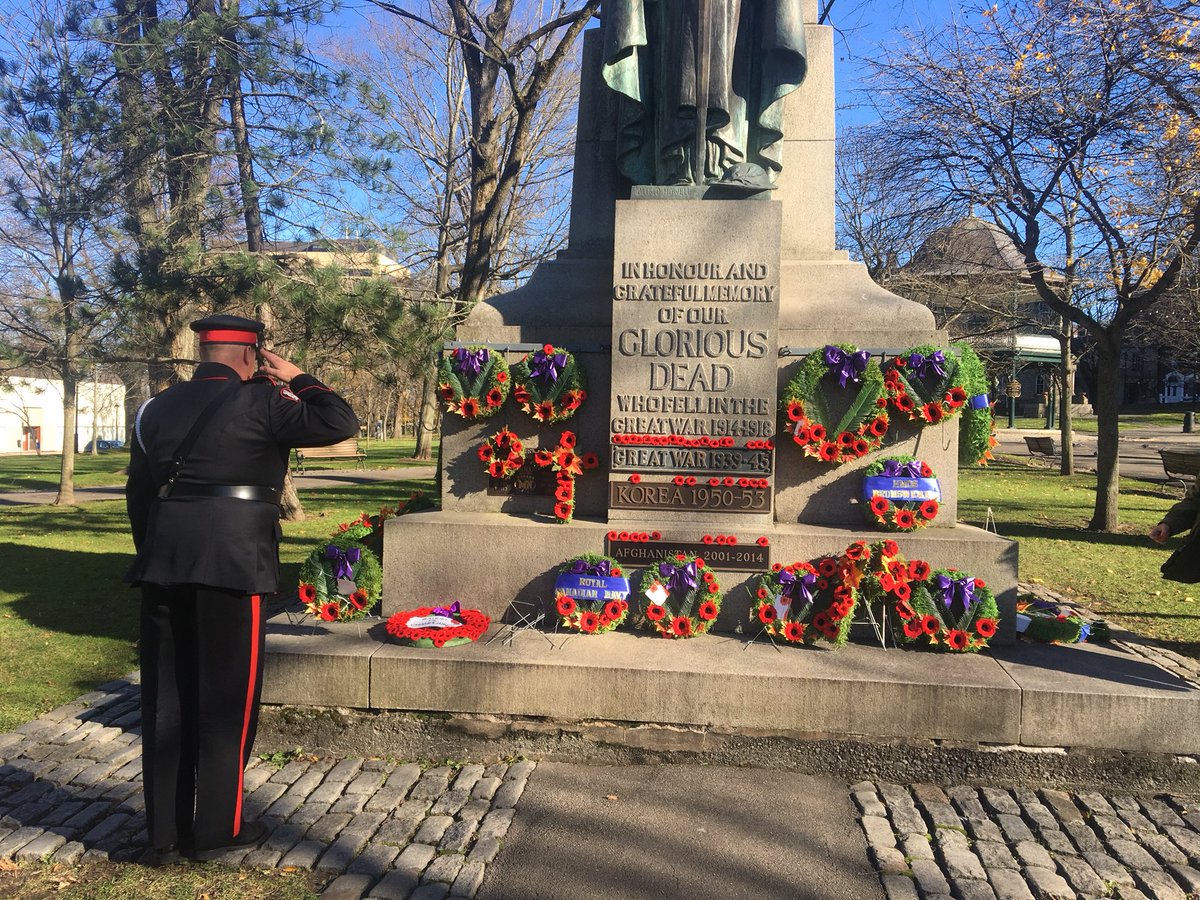 sjpoliceassoc's tweet image. SJPA president Duane Squires honoured to lay a wreath in Kings Square on behalf of SJPA #LestWeForget #SaintJohn