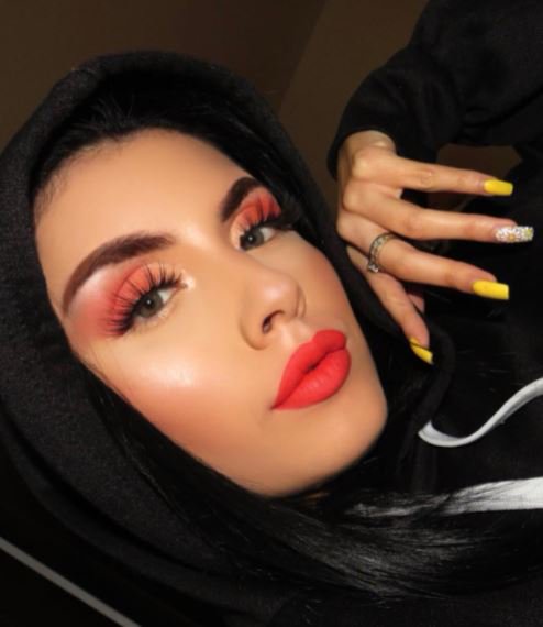 @caro_losada is living proof that you can wear anything with a killer face of makeup & still look like a queen! 👑 She wears the Last & Found[ation] shade Nude(30).✨ #wunder2foundation bit.ly/2AXgZg7