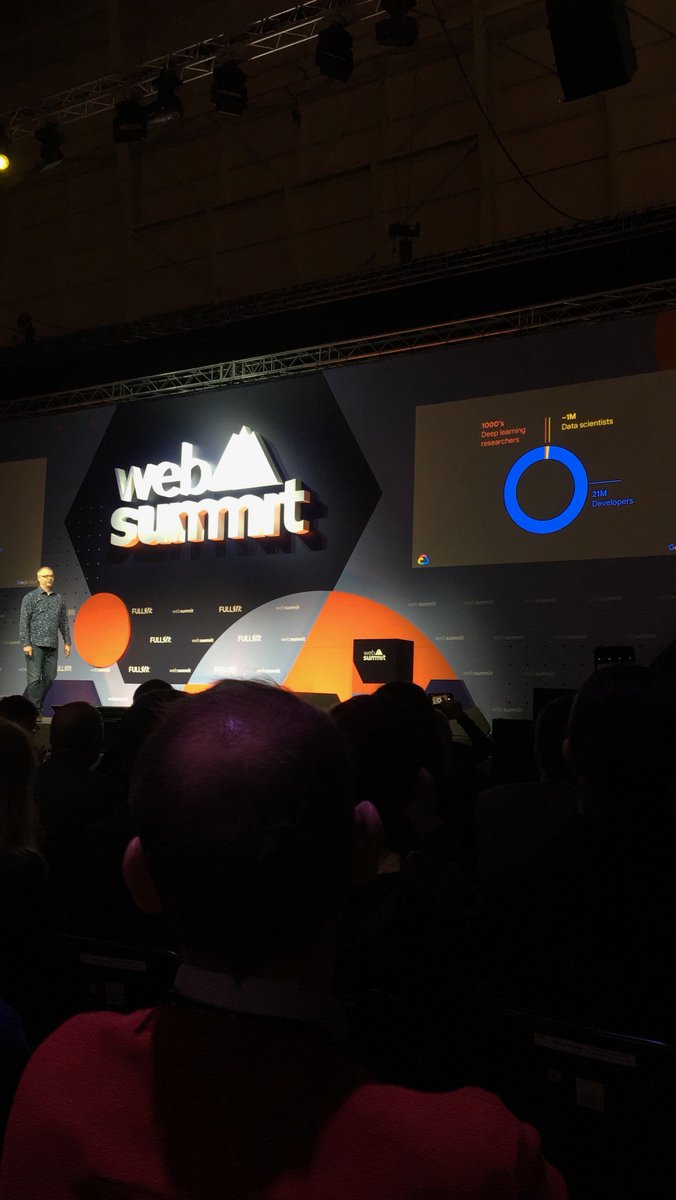 ThiagoTurini's tweet photo. Goggle talk at WebSummit 2018 #DataScience #AI #WebSummit #Binateio https://t.co/WrQWHlKh71
