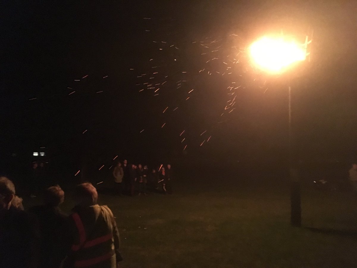 The Battle’s Over ceremony in Lingwood this evening. Let’s hope the next century is more peaceful than the last #lest we forget