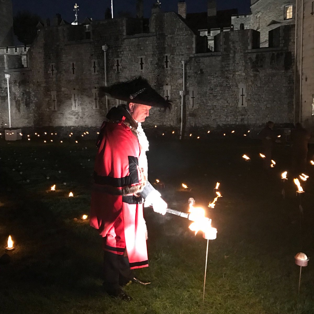 Lord Mayor of London, Alastair King (@citylordmayor) on Twitter photo At the going down of the sun, and in the morning, we will remember them. #ArmisticeDay100 #TheTowerRemembers <a href="/TowerOfLondon/">The Tower of London</a> At the going down of the sun, and in the morning, we will remember them. #ArmisticeDay100 #TheTowerRemembers <a href="/TowerOfLondon/">The Tower of London</a>