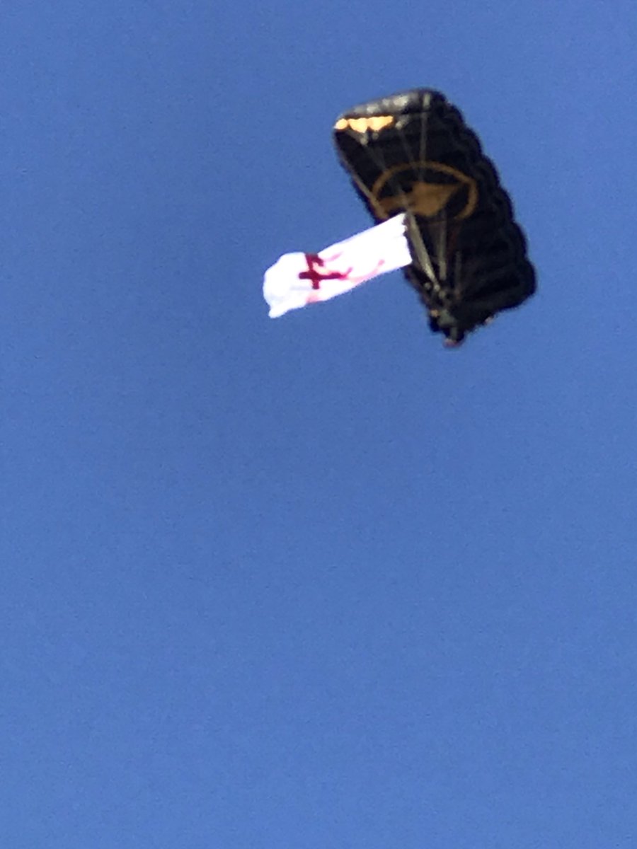 jkittkat's tweet photo. Para commando flyers are 🅰️lways 🅰️mazingly 🅰️wesome!
#BulldogStomp
#RollTide🐘🌊🏈 https://t.co/TVY8joHNhS