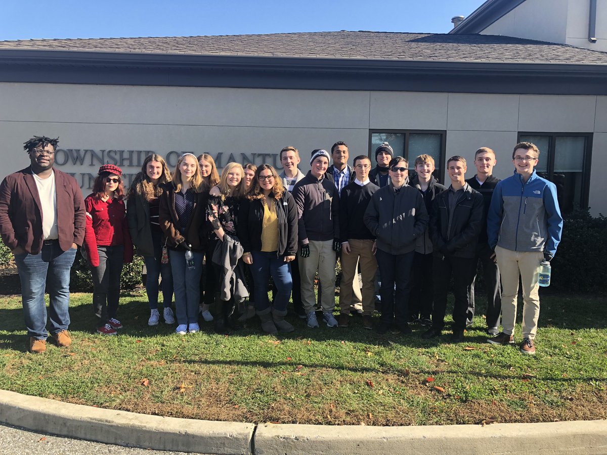 viewchoirs's tweet photo. Great job to the ensemble on a fantastic performance to honor our veterans. #viewmusic #VeteransDay2018 https://t.co/sPveLz0tKY