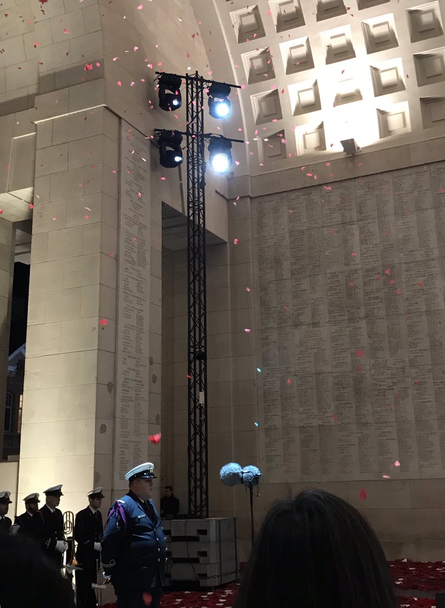 leawinkeler's tweet image. And what a warm #LastPost it was... with a rain of poppy petals, the Belgian Queen greeting the many ambassadors present, and so many many wreaths saying : no, you have not been forgotten. #Armistice100 #FlandersFields #WW1