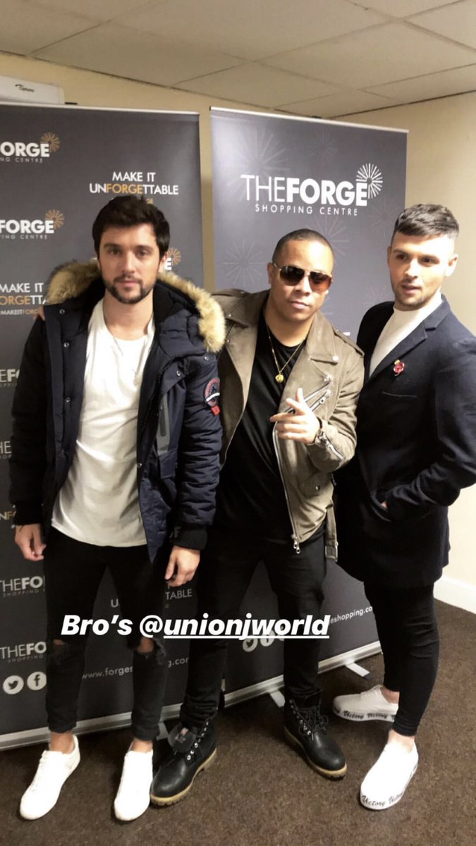 JjHupdates's tweet photo. JJ &amp; Jaymi with @djironik backstage at @forgeshopping Christmas light switch on today (11/11/2018) @djironik @forgeshopping @unionjworld @JaymiUJWorld @jjhamblett #jjhamblett #Jaymihensley #Uj2 #Djironik #Christmas #Lights #Glasgow https://t.co/qsPQ3Pp3Qx