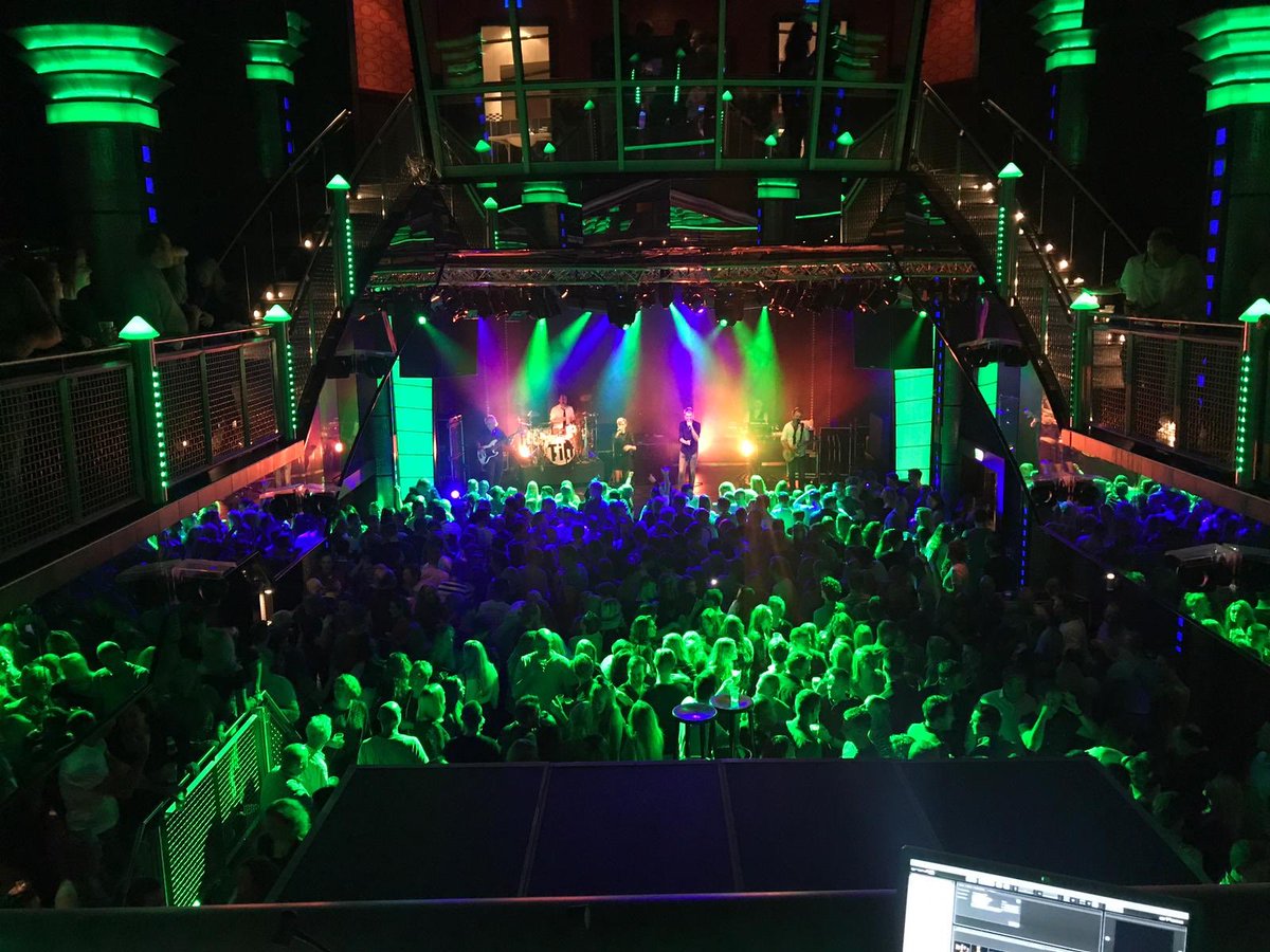 Wow wat een geweldig feest tijdens de Bill’s Bar Reunie!! Oude tijden herleven en met succes!! Een afgeladen volle #DeKroon in #Markelo.. dat smaakt naar meer, bedankt allemaal!! 👍🏻🔥🎹🙌🏻🎼