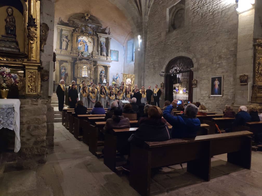Coro Tomás Luis de Victoria (@coroupsa) on Twitter photo Gran concierto y misa anoche en La Alberca!!
Damos las gracias a la Asociación Cultural <a href="/AmigosAlberca/">Amigos de la alberca</a> por haber contado con nosotros, y esperamos poder volver a visitar tan hermosa localidad. Gran concierto y misa anoche en La Alberca!!
Damos las gracias a la Asociación Cultural <a href="/AmigosAlberca/">Amigos de la alberca</a> por haber contado con nosotros, y esperamos poder volver a visitar tan hermosa localidad.