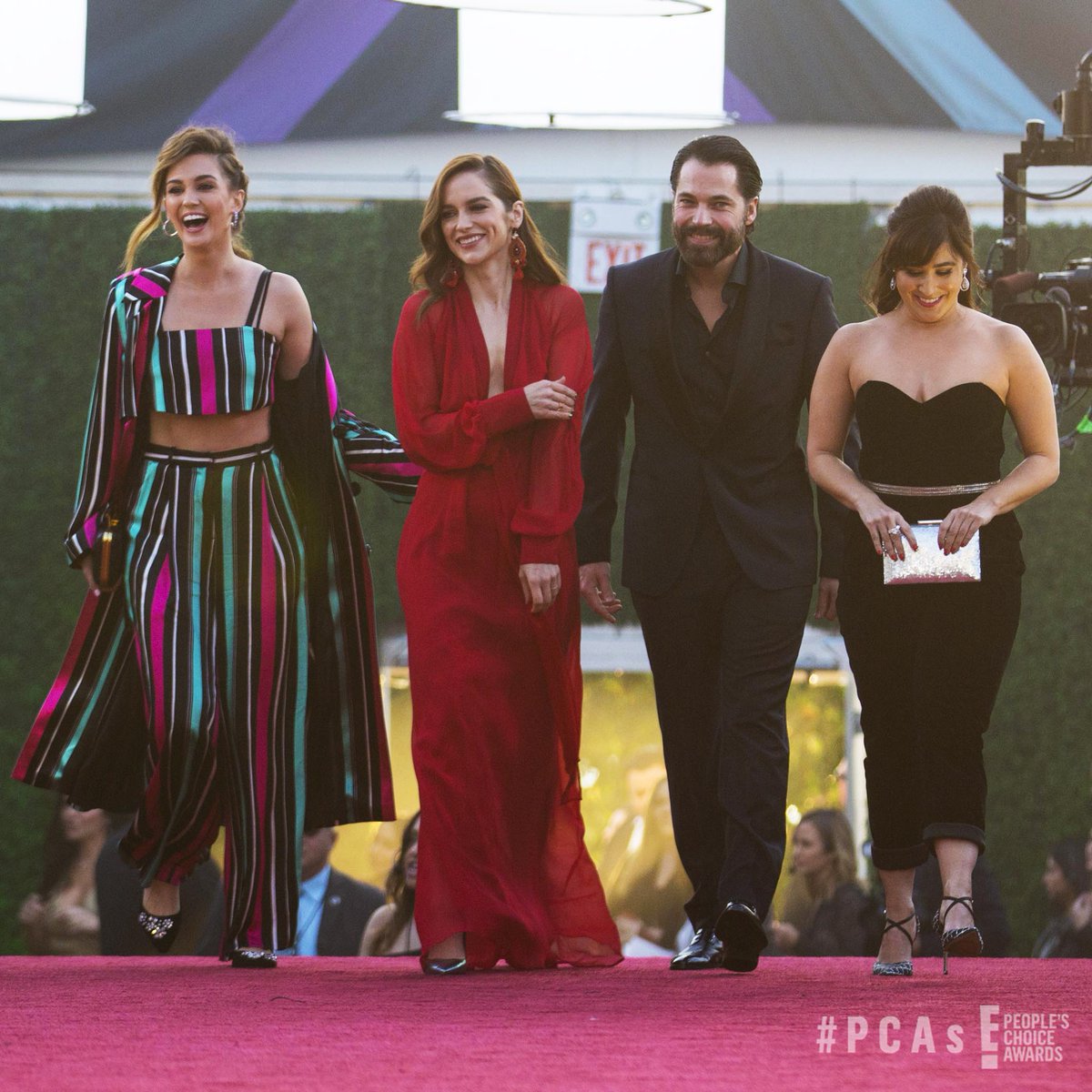 People's Choice (@peopleschoice) on Twitter photo 12/11/2018 03:13:54 Squad Goals ???? Check out the cast of @WynonnaEarp rolling deep. #PCAs Squad Goals ???? Check out the cast of @WynonnaEarp rolling deep. #PCAs