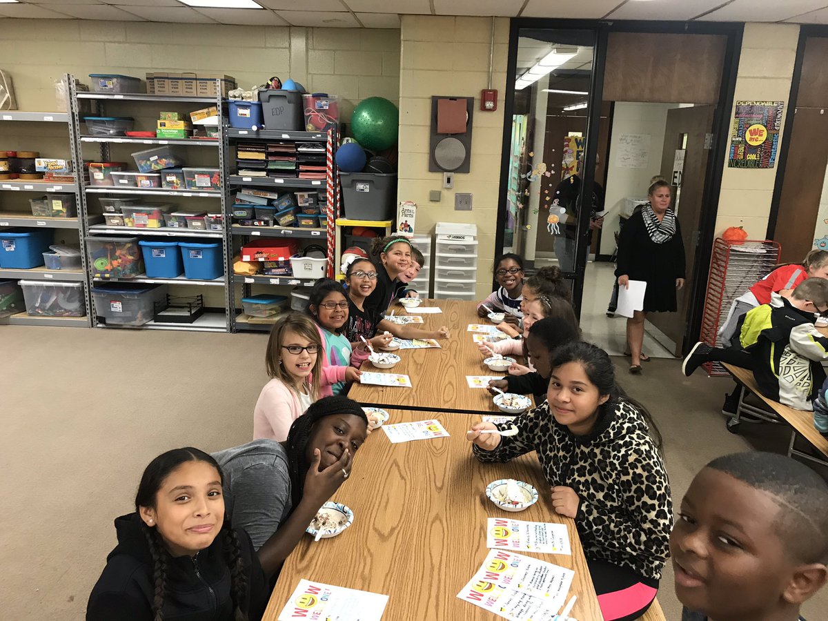 ling_andrew's tweet photo. Super proud of these kiddos for being outstanding examples of what it means to be a Cruiser! #PartyCart #GroveportGreat #Sedalia #IGTBAC https://t.co/MDiDibcUDj