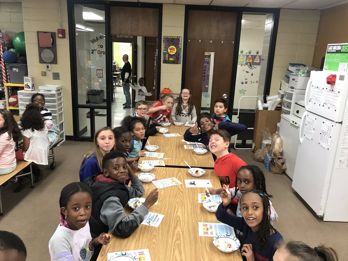 ling_andrew's tweet photo. Super proud of these kiddos for being outstanding examples of what it means to be a Cruiser! #PartyCart #GroveportGreat #Sedalia #IGTBAC https://t.co/MDiDibcUDj